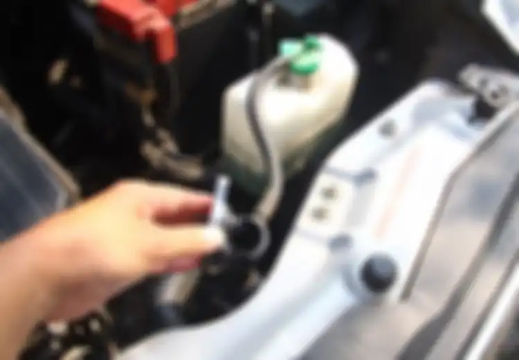 Sebelum Berangkat Mudik, Kenali Dulu 4 Penyebab Radiator Mobil Bekas Bocor
