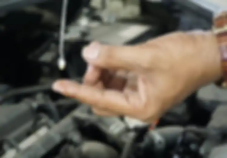 Begini Cara Cek Oli Mesin Mobil Bekas Pasca Kembali Dari Libur Lebaran