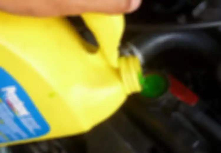 Sering Kelewat, Ini Tiga Tanda Air Radiator Di Mobil Bekas Minta Ganti