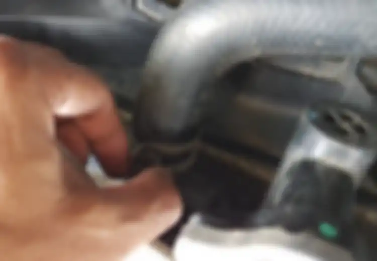 Persiapan Mudik, Ini Ciri Slang Radiator Mobil Bekas Yang Mulai Rusak