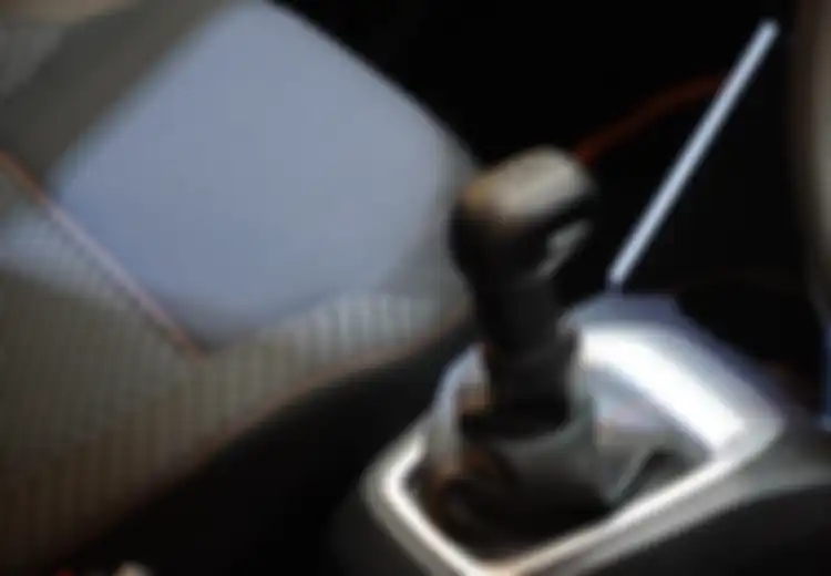 Hati-hati, ini Penyebab Mobil Bekas Manual Tercium Bau Hangus
