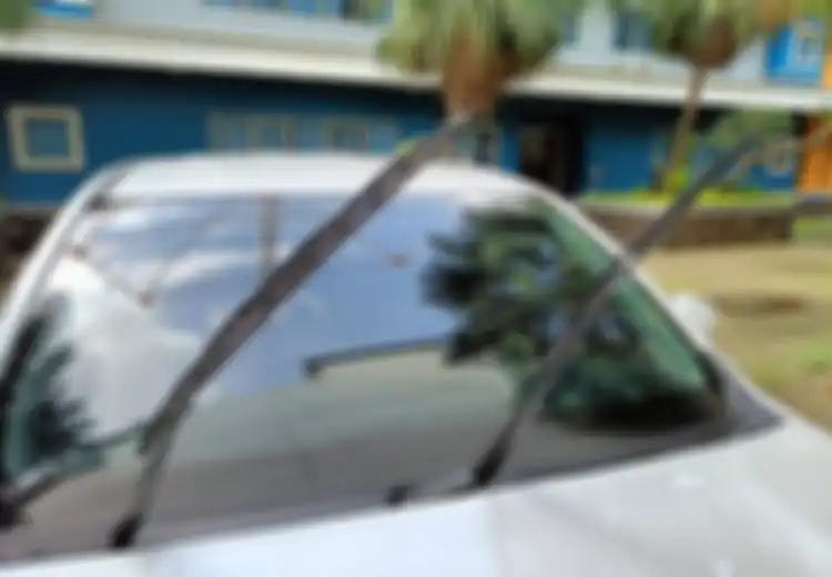 Ini Sebabnya Mobil Bekas Nggak Perlu Angkat Wiper Saat Sedang Parkir