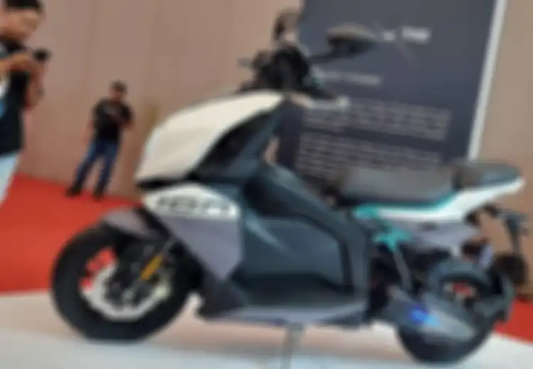 Lihat Detail TVS X, Muncul di Pakai Baju Ion Mobility di IMOS 2023