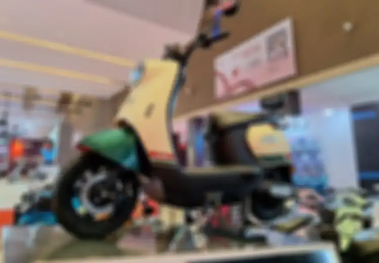 Motor Listrik Ini Dijual Cuma Rp 3 Juta di IIMS 2024, Segini Jarak Tempuhnya