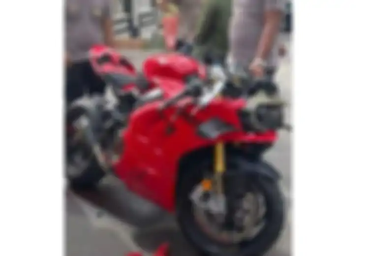 Moge Miliaran Rupiah Hancur, Begini Kronologi Ducati Panigale V4S Vs Honda BeAT