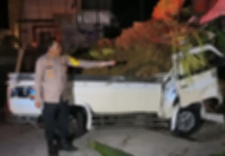 Sopir Mitsubishi L300 Tewas di Balik Kemudi, Kondisi Kabin Berubah Mengenaskan