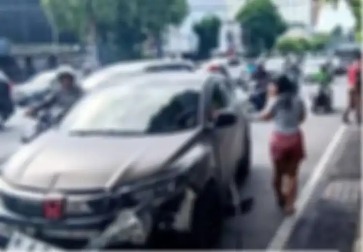Honda HR-V Kesetanan, Bodi Depan Ambrol Cabut Nyawa Pengayuh Becak di Surabaya