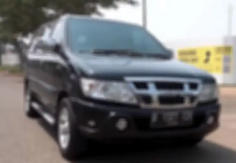 Cari Mobil Bekas Diesel Irit Bebas Biosolar? Cek Pasaran Harga Isuzu Panther Tahun 2005