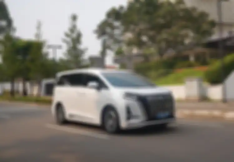 Kenapa Mobil Listrik Masih Pakai Aki 12V? Simak Ini Fungsinya