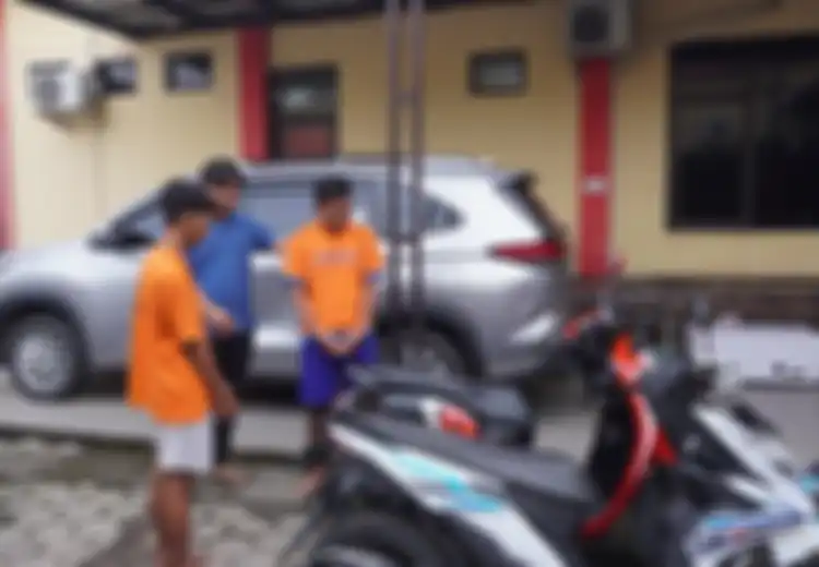 Buang Pelat Nomor Honda BeAT ke Sawah, Dua Pemuda Dijemput Kasar Polisi