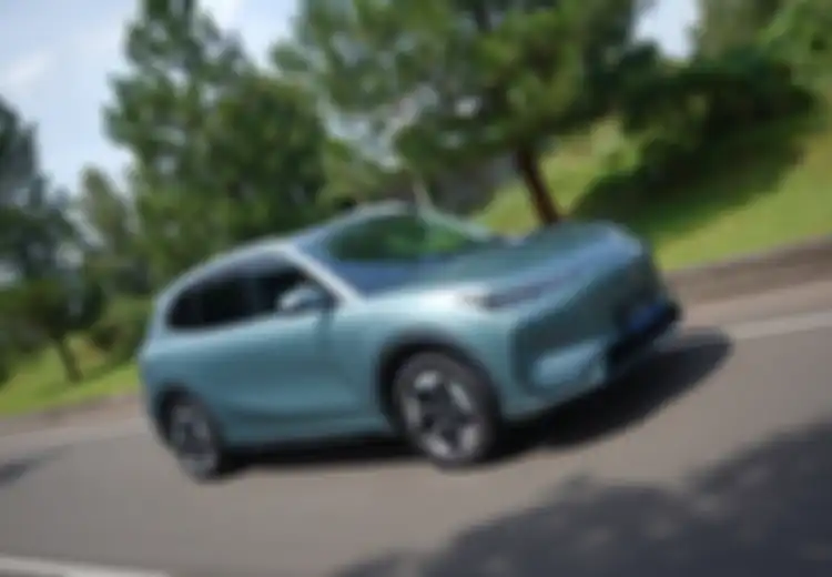 Kilas Balik Ngebutnya Isi Baterai Geely EX5 Pakai Mesin 200 kW