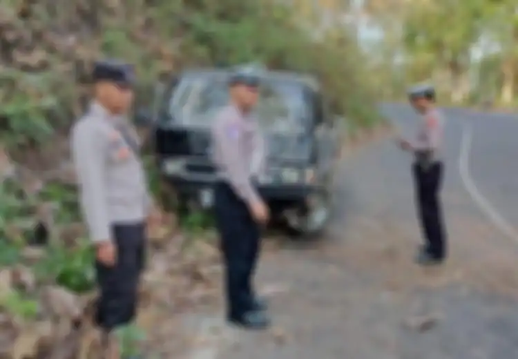 Memang Disengaja, Sopir Sabetkan Mitsubishi L300 Muatan Buruh Tembakau ke Tebing Demi Ini