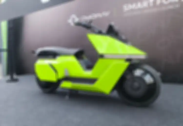 Mirip Mobil, Sepintar Apa Fitur ADAS di Motor Listrik Omoway X?