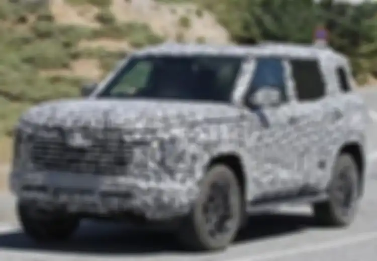 SUV Baru Mitsubishi Ketahuan Lagi Tes Jalan, Pajero Sport Anyar?