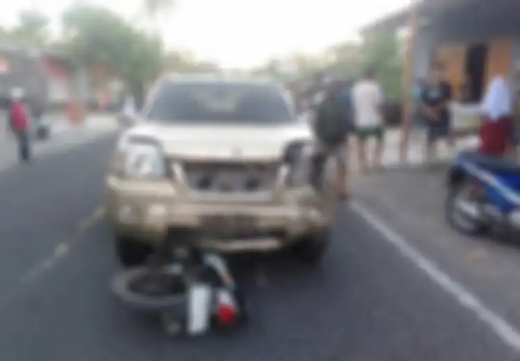 Pilu di Parangtritis, Nissan X-Trail T30 Kesurupan Lukai Pejalan Kaki, 3 Motor dan Satu Mobil