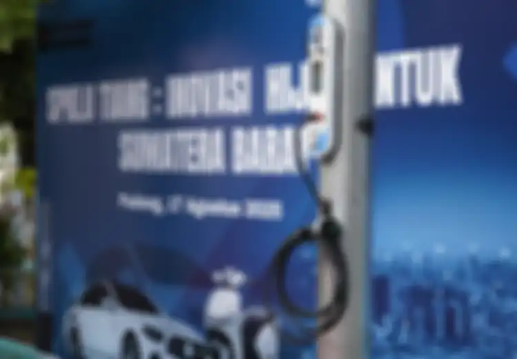 Contek Eropa, Sekarang Tiang Listrik di Indonesia Sudah Bisa Buat Charge Mobil Listrik