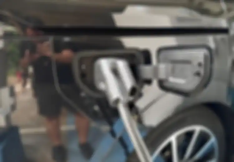 Ini Risiko Jika Terlalu Sering Ngecas Mobil Listrik Hingga 100 Persen