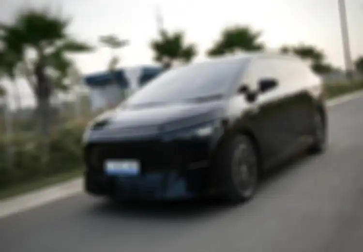 Mantap! Xpeng X9 Raih The Most Luxurious EV di GridOto Award 2025