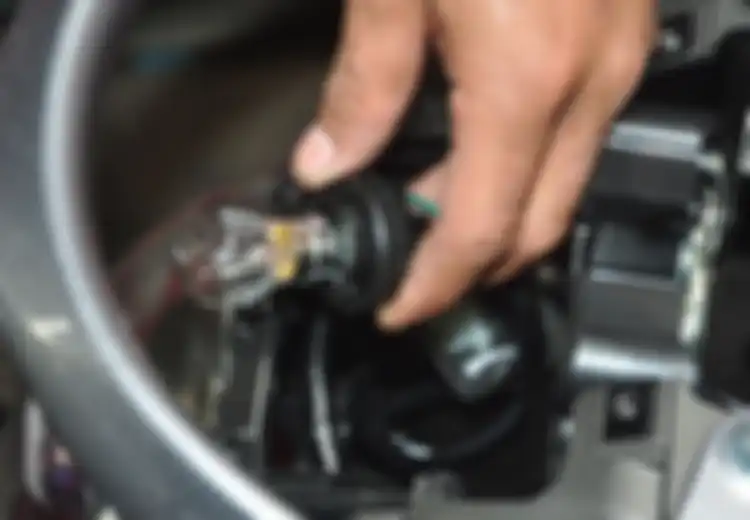 Baru Ganti Langsung Putus? Ternyata Ini Biang Kerok Bohlam Motor Bekas Sering Mati