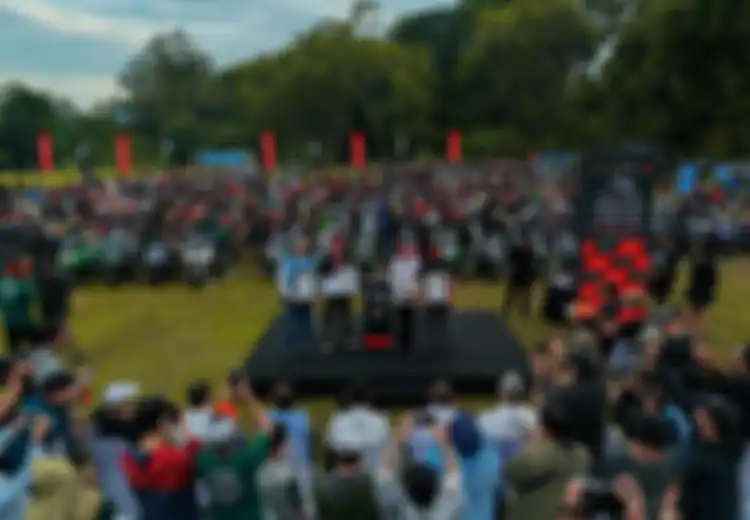 Ratusan Motor Listrik Ngecas Bareng di Kiara Payung, Polytron Electric Vehicle Riders Pecahkan Rekor MURI