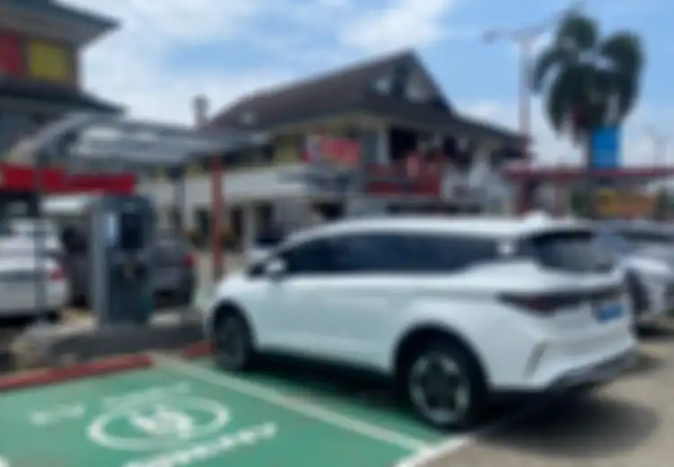 Suka Duka Ngecas Aletra L8, Isi Ngebut Banget Tapi Posisinya Unik