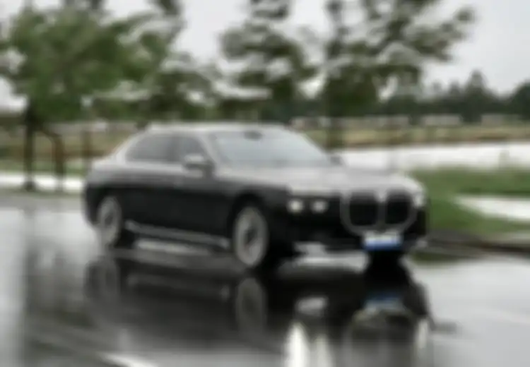 Tenaga Besar Topang Bobot 2,5 Ton, BMW i7 Bisa Lari Sekencang Ini