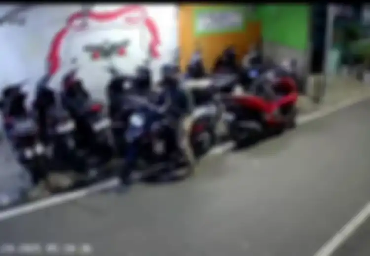 Penjaga Parkiran Kesirep Pria Berhoodie Hitam, Pagi Hari Syok Bersama Pemilik Honda BeAT