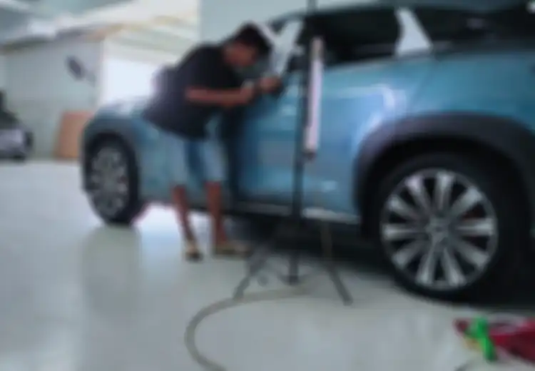 Bodi Mobil Listrik Penyok, Segini Biaya Perbaikan di Bengkel Spesialis