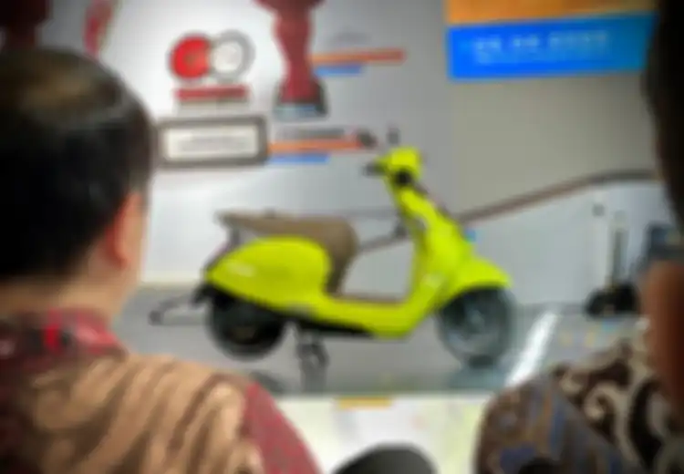 Ini Pilihan Warna Motor Listrik Indomobil Emotor QT yang Perempuan Banget