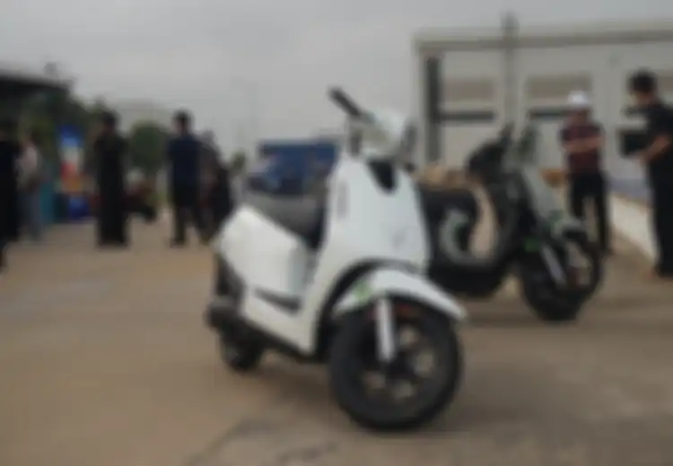 Mirip Vespa Listrik Jarak Tempuhnya Jauh, Kenalan Yuk Sama VinFast Evo
