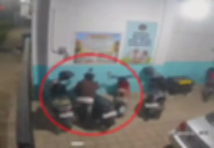 Dapur MBG di Bumiayu Gempar Saat Dini Hari, Honda BeAT Pegawai Jadi Santapan Lezat Pria Berhoodie