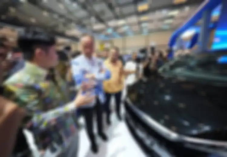 BYD M6 Dual Mode Jadi Sorotan Menperin di GIIAS 2026, Klaim BBM Tembus 65 Km/Liter