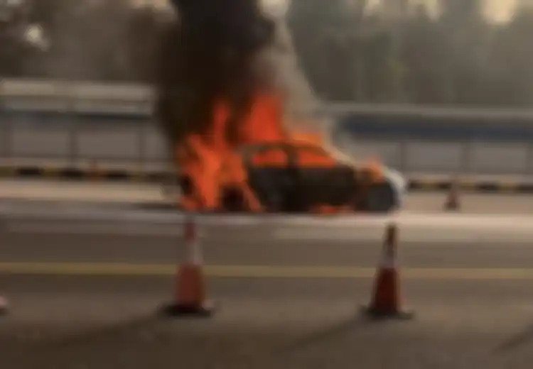 Mobil Listrik Tiba-tiba Terbakar di Jalan, Bisa Dari Hal Sepele Ini