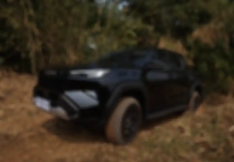 Uniknya Toyota Hilux Terbaru, Beda Varian Beda Suspensi Belakang
