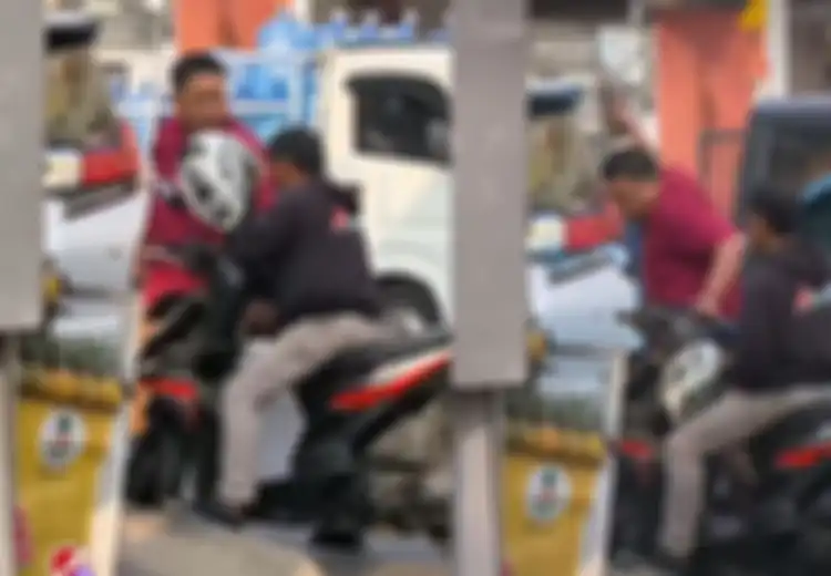 Cuma Perkara Ini dan Sudah Minta Maaf, Honda BeAT Ojol Digebuki Batu Sopir Toyota Alphard