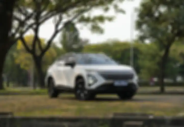 Adu Irit BBM SUV Hybrid Mitsubishi Xforce HEV VS Chery C5 CSH