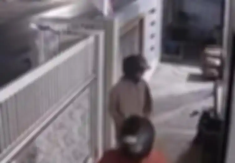 Pura-pura Diskusi Padahal Eksekusi, Aksi Garong BeAT di Tuban Terekam CCTV