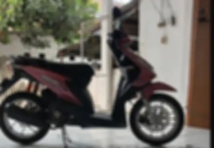 Pesona Honda BeAT Karburator Berwarna Pink Bikin Perempuan Kepincut