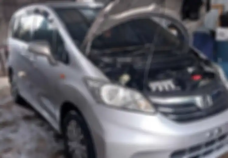 Ruang Mesin Mobil Kotor dan Penuh Debu, Apakah Perlu Dibersihkan?