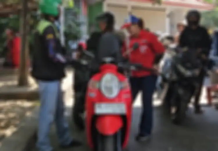Demi Antre BBM, Pekerja Ojek Online di Bali Pasrah Kehilangan Penghasilan Selama 4 Jam