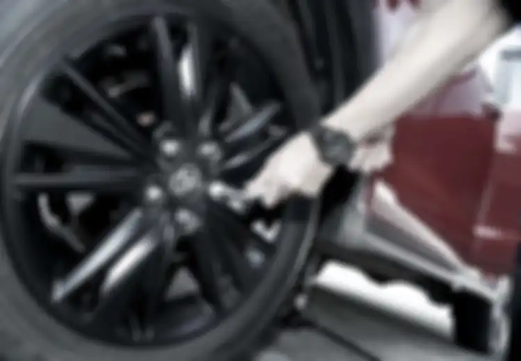 Mau Beli Mobil Bekas? Kalian Wajib Paham Trik Rahasia Rotasi Ban Ini