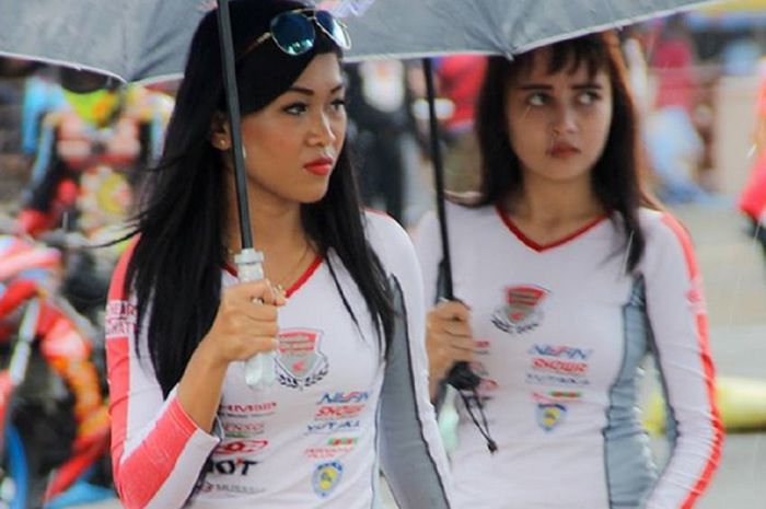 Umbrella girld HDC 2016