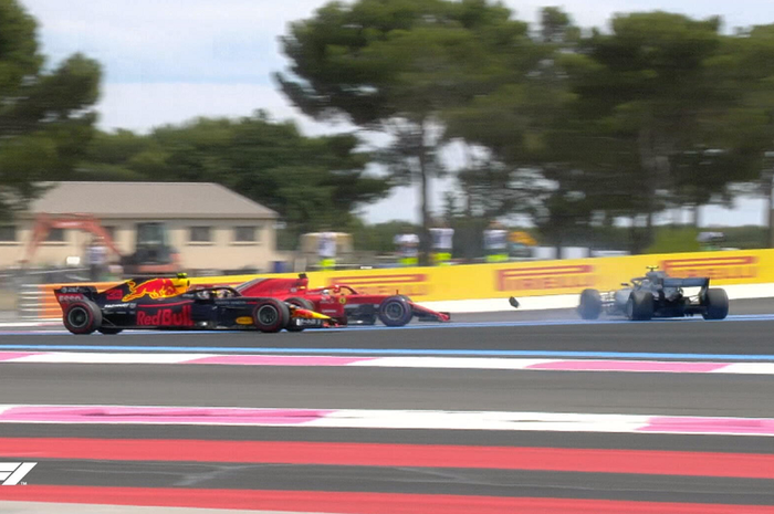 Crash di tikungan pertama GP F1 Prancis 2018