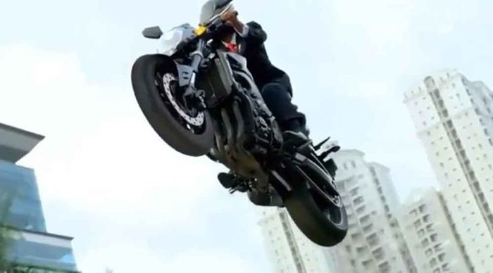 Motor Paspampres dibuat terbang oleh 'Presiden Jokowi'