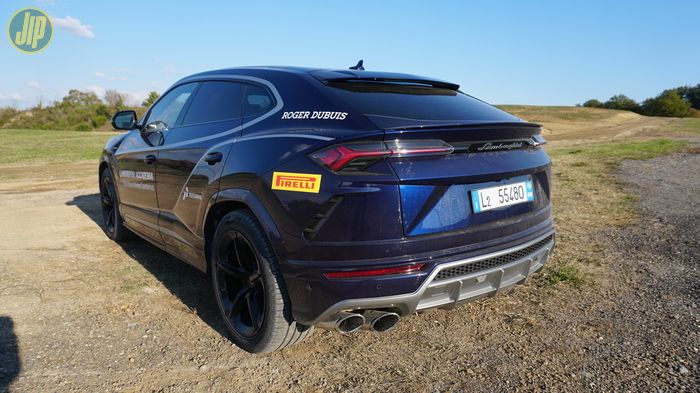 Sesuai jenisnya, Lamborghini Urus akan berkompetisi di trek aspal dan off-road seperti balapan rally