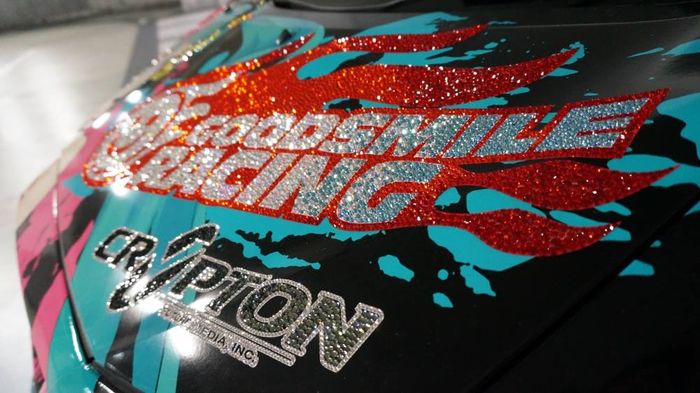 Toyota Vellfire sampai pakai kristal Swarovski, gokil!