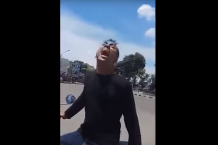 Seorang pria memaki-maki polisi di Solo Baru, Sukoharjo, Jawa Tengah