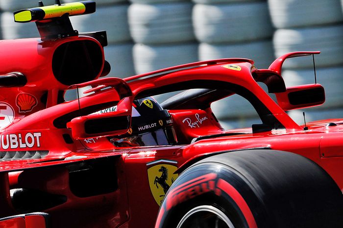 Sebastian Vettel jelaskan mengapa Ferrari memilih spion gantung dan menempatkan winglet di atasnya