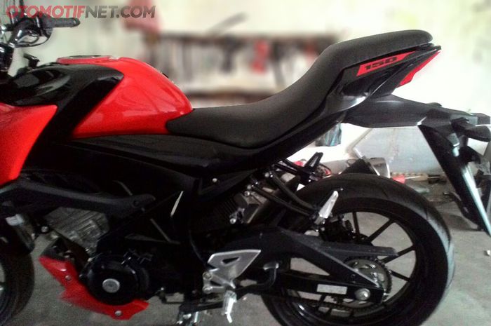 Jok nyambung yang menambah keren penampilan Suzuki GSX-S150