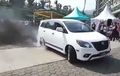 Kijang Innova Diesel Lincah Banget, Atraksi J-Turn dan Burn Out, Penonton Senang